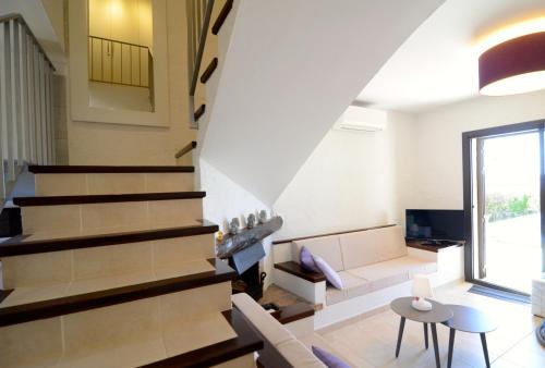 บริการและสิ่งอำนวยความสะดวก, ATENES 12 in ลาตอเร เบยา