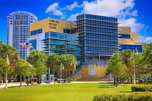 CH · Amazing House with 3/2 relax Near Raymond Stadium in Tampa, USA