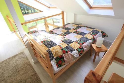 Orchard Nook - Sleeps 4, 2 Bedrooms (one ensuite) - Tap to explore photos