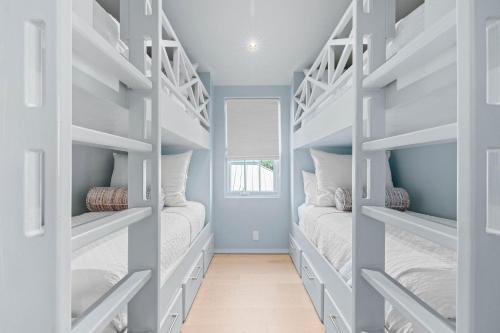Five-Bedroom House image 4
