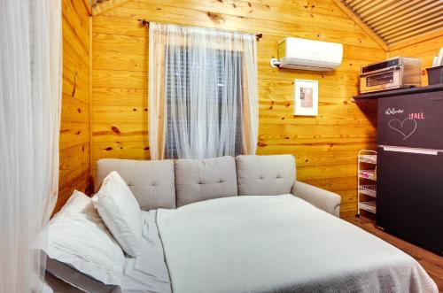 Cozy Onalaska Cabin about 2 Mi to Lake Livingston! in Blanchard, USA