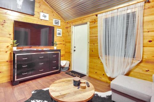 Cozy Onalaska Cabin about 2 Mi to Lake Livingston! in Blanchard, USA