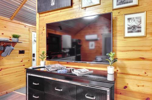 Cozy Onalaska Cabin about 2 Mi to Lake Livingston! in Blanchard, USA