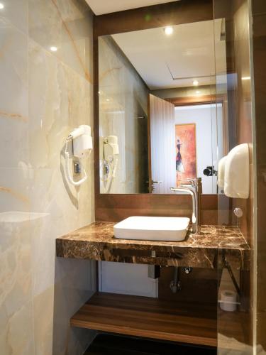 First Suites Hôtel - image 3