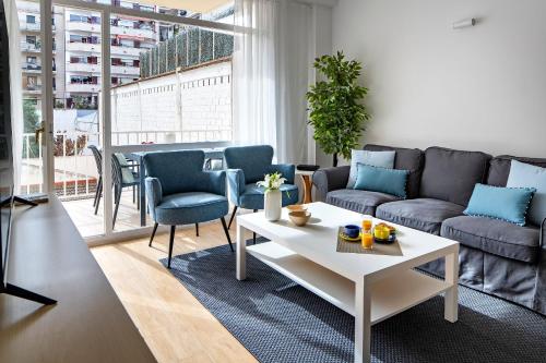 Three-Bedroom Apartment room in Habitat Apartments Arenas Parc