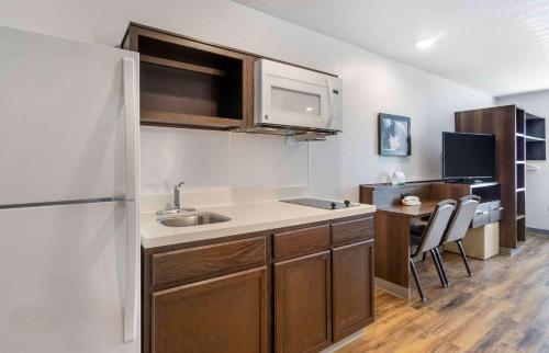 Woodspring Suites Clearwater - image 6