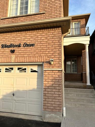 Beautiful Master bedroom unit with private washroom, Mississauga