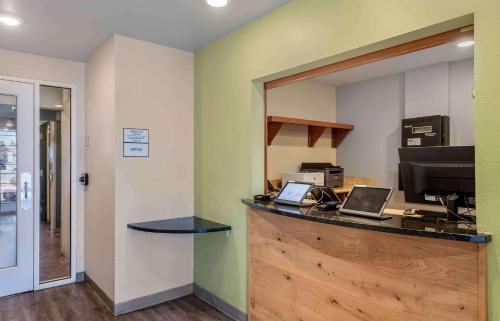 Extended Stay America Select Suites - Colorado Springs - Airport in Colorado Springs, USA