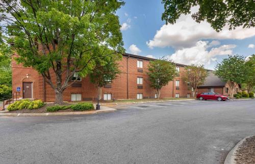 Extended Stay America Select Suites - Charlotte - University Place - E McCullough Dr