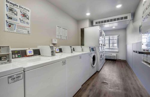 WoodSpring Suites Gainesville - image 6