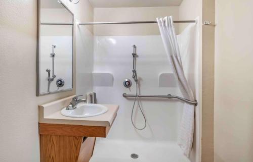 WoodSpring Suites Laredo - image 12