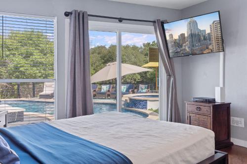 Your OASIS Nestled IN Wooded River Views, POOL! in Manchaca