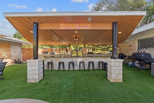 A szálláshely kívülről, Your OASIS Nestled IN Wooded River Views, POOL! in Manchaca