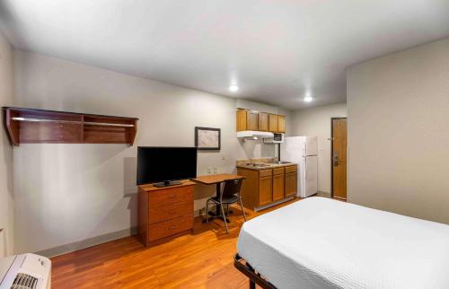 WoodSpring Suites Lubbock South - image 3