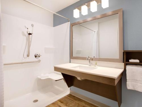 Bathroom, Extended Stay America Suites - Melbourne - West Melbourne in West Melbourne