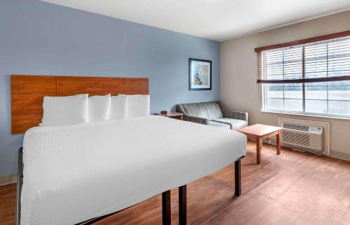 Extended Stay America Select Suites - Wichita - Airport