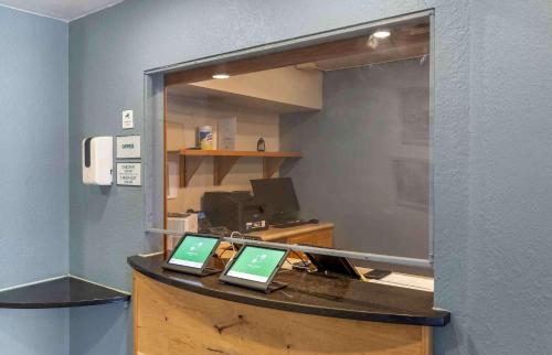 Studio 6 Extended Stay Shreveport Airport LA - image 9