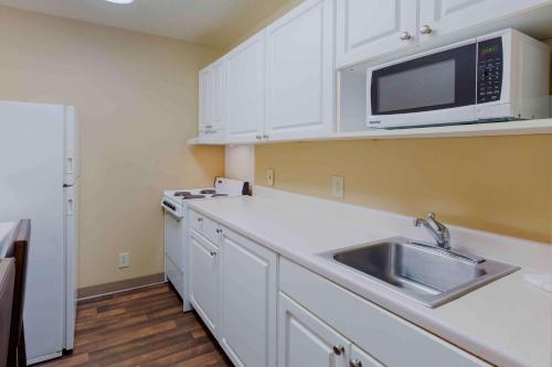 Extended Stay America Select Suites - Raleigh - RTP - 4610 Miami Blvd