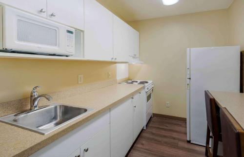 Extended Stay America Select Suites - Raleigh - RTP - 4610 Miami Blvd