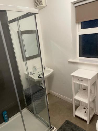 Shower, Ground Floor Deluxe Seaside Apartment With Patio & Private Entrance, marine court in Bundoran