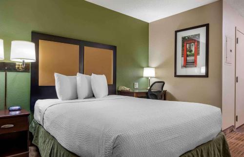 Extended Stay America Suites Pittsburgh West Mifflin Room Type - Queen Studio - Non-Smoking