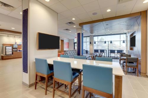 Holiday Inn Express Holly Springs Raleigh Area By IHG