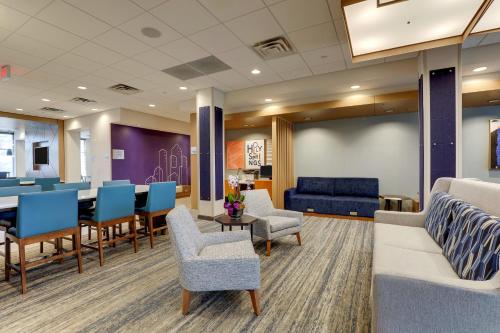 Holiday Inn Express Holly Springs Raleigh Area By IHG - 공용 라운지/TV 시청 구역