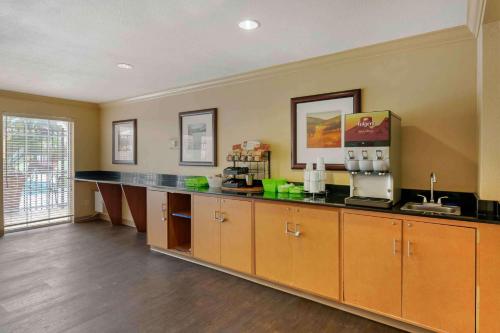อาหารและเครื่องดื่ม, Extended Stay America Suites - Orlando - Convention Center - 6443 Westwood in อินเตอร์เนชั่นแนล ไดร์ฟ เซาธ์ ซี เวิร์ลด
