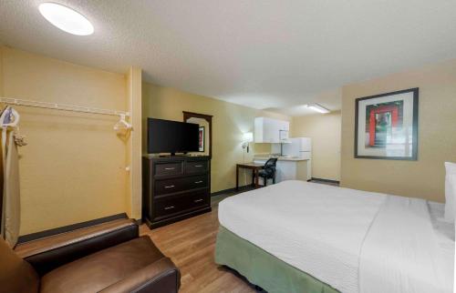 Queen Studio - Non-Smoking room in Extended Stay America Suites - Fort Lauderdale - Cypress Creek - Andrews Ave.