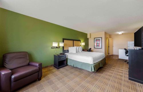 King Studio - Non-Smoking room in Extended Stay America Suites - Fort Lauderdale - Cypress Creek - Andrews Ave.