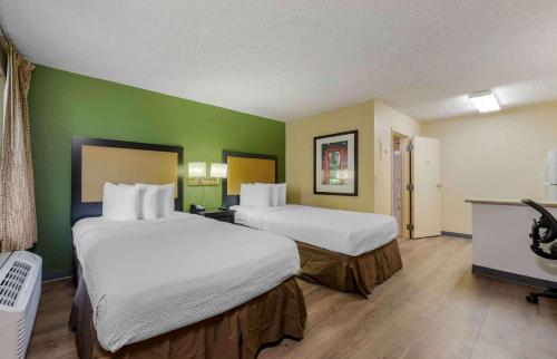 Studio with 2 Double Beds - Non-Smoking room in Extended Stay America Suites - Fort Lauderdale - Cypress Creek - Andrews Ave.