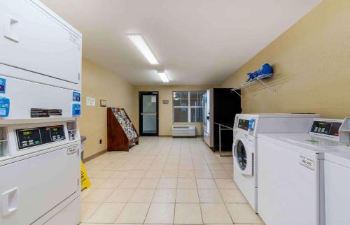 Extended Stay America Suites - Fort Lauderdale - Cypress Creek - Andrews Ave. - image 3