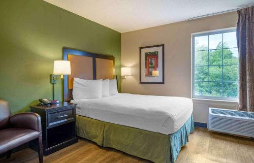Queen studio with 1 Queen Bed - Disability Access/Non-Smoking