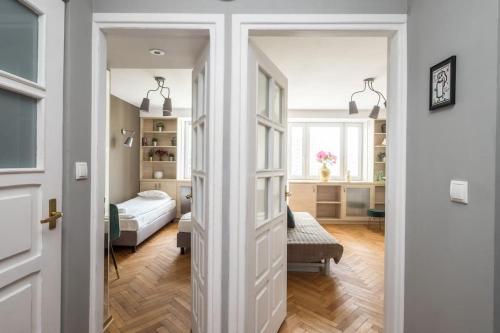 Boutique Apartment Emilii Plater 55 Two Rooms Apartment Balcony, Warsaw