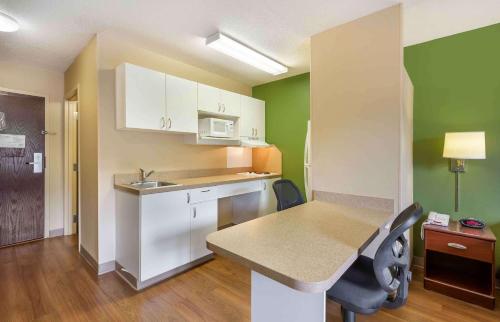 Extended Stay America Select Suites - Chicago - Naperville - West in Warrenville, USA