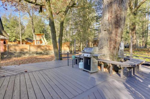 Cozy Catskills Cottage Creekside Deck and Fire Pit