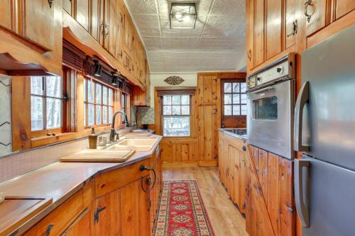 Cozy Catskills Cottage Creekside Deck and Fire Pit