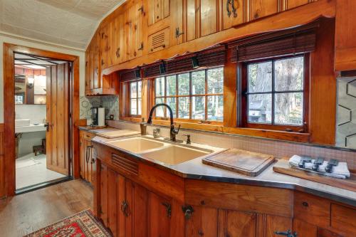 Cozy Catskills Cottage Creekside Deck and Fire Pit