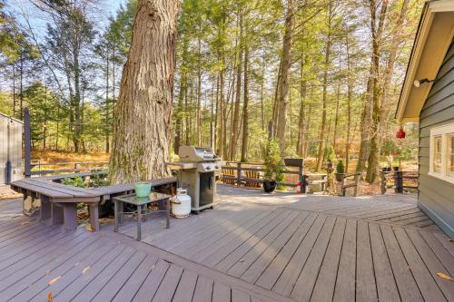 Cozy Catskills Cottage Creekside Deck and Fire Pit