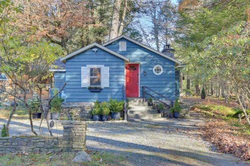 Cozy Catskills Cottage Creekside Deck and Fire Pit