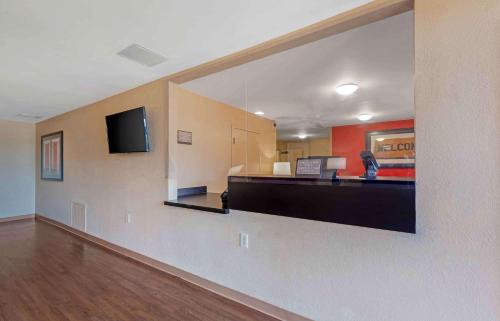 Extended Stay America Select Suites - Rockford - State Street