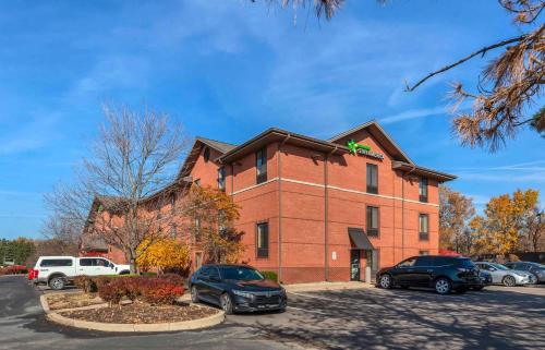 Extended Stay America Select Suites - Rockford - State Street