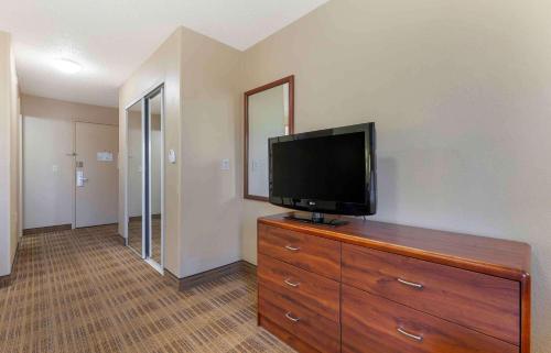 Extended Stay America Select Suites - Rockford - State Street