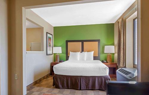 Extended Stay America Select Suites - Rockford - State Street