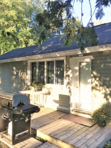 3 Waterfront Cottages on Lake Sparrow - Sleeps 16