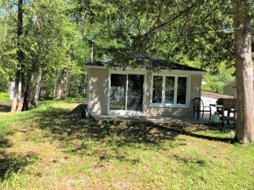 3 Waterfront Cottages on Lake Sparrow - Sleeps 16