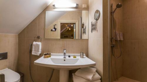 CRU Hotel - image 6
