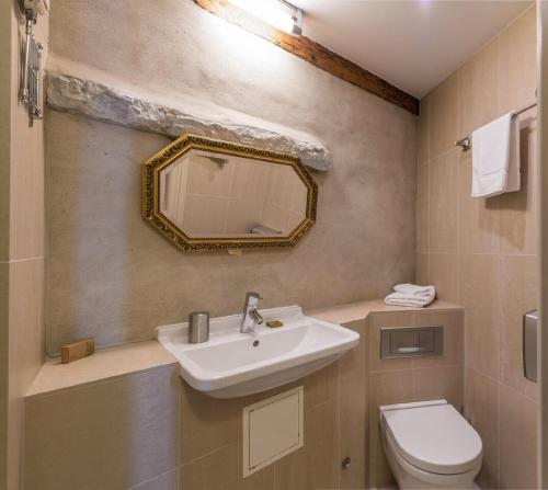 CRU Hotel - image 4