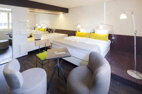 1 queen bed
