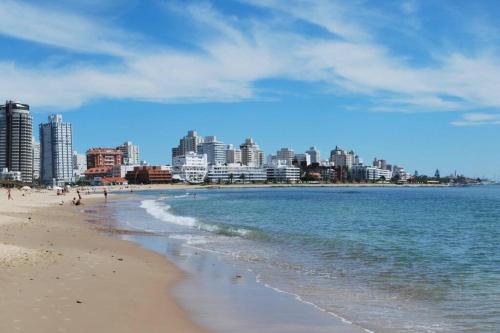 Casa a 200m playa mansa ideal p/ flia con niños (Casa a 200m playa mansa ideal p/ flia con ninos) in Cantegril